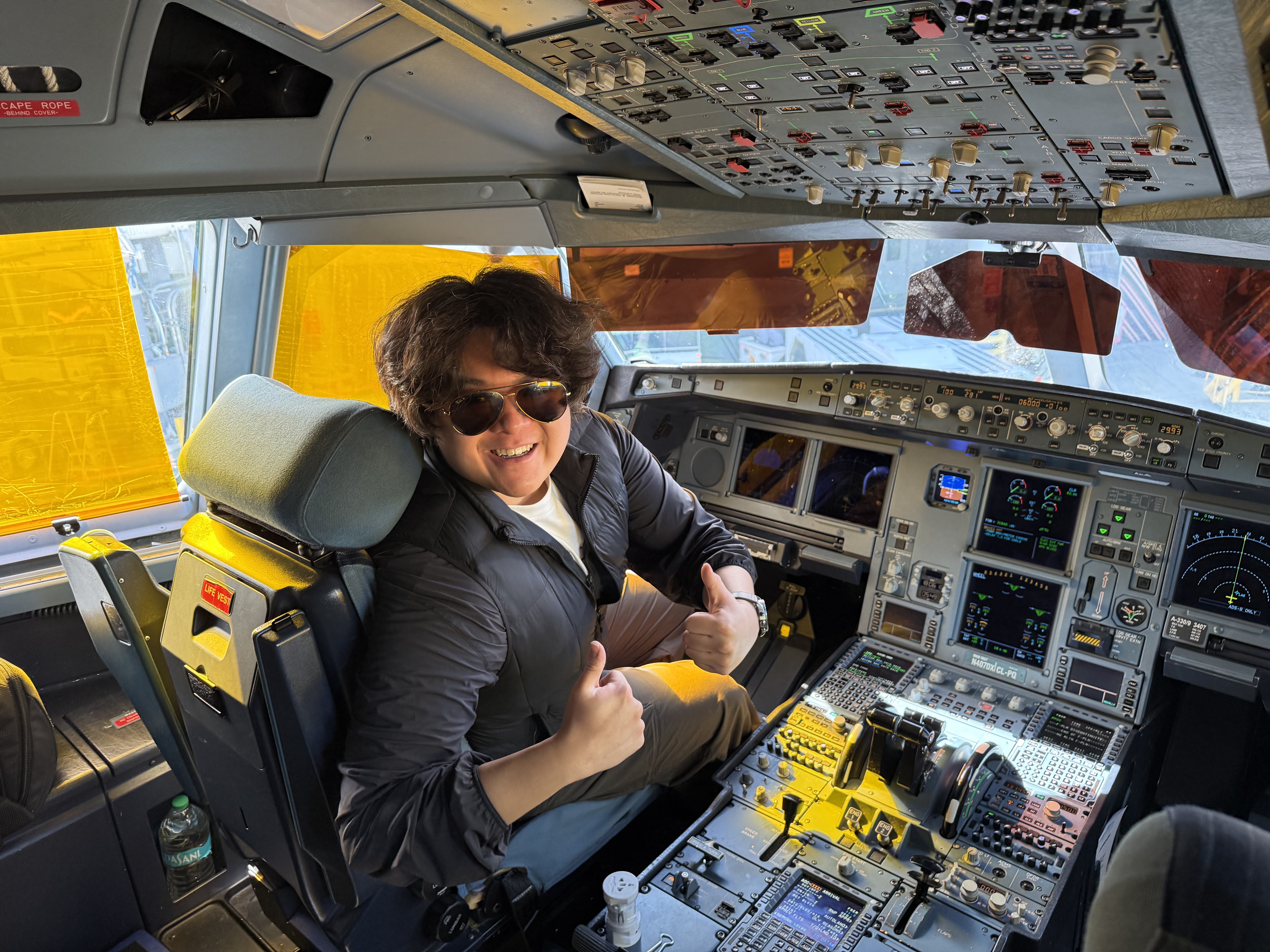 AIRBUS A330-900neo COCKPIT